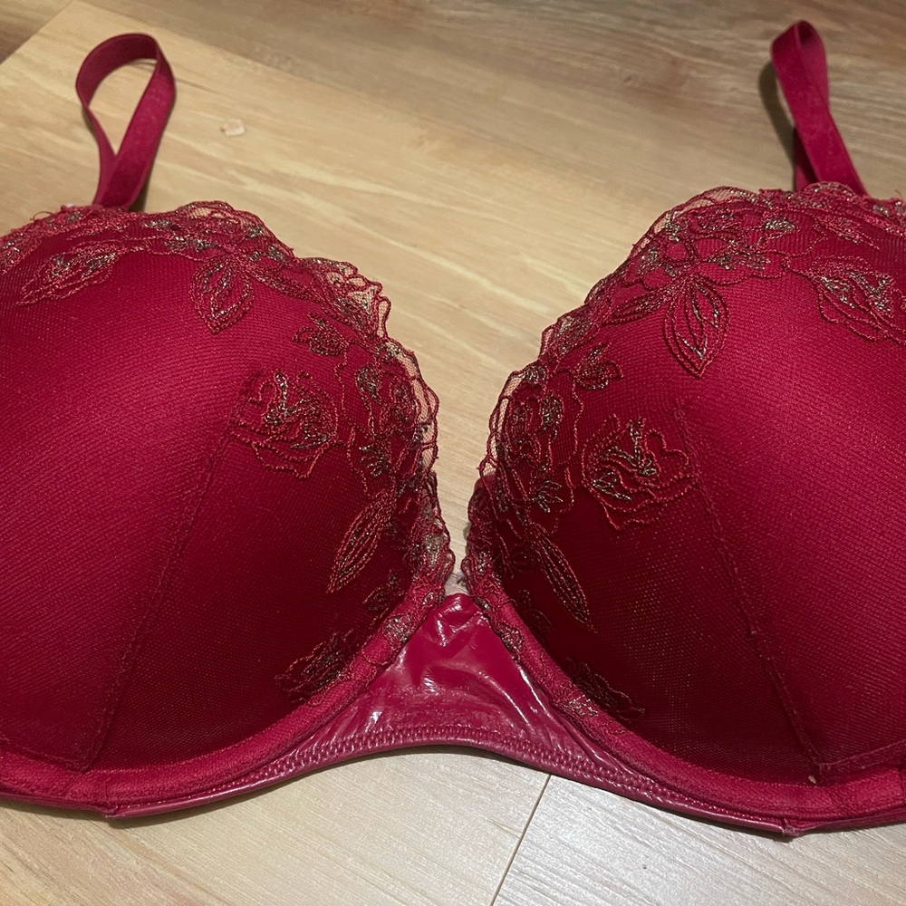 Victoria's Secret Red Lace T-Shirt Bra